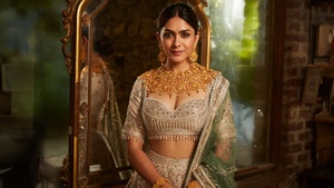 Mrunal Thakur, Traditional, Indian actress, 4K wallpaper
