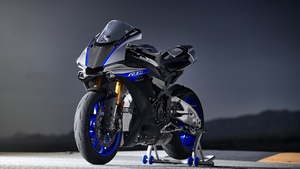 Yamaha R1, Bikes, Girls, 4K wallpaper