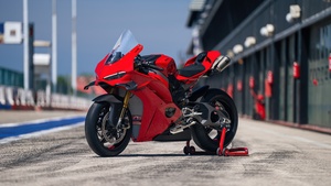 Ducati Panigale V4, Race track, 2025, Red bikes, 4K wallpaper