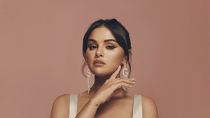 Selena Gomez, Peach background, Jewellery, 4K wallpaper