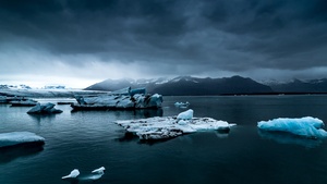 Glacial lake, Frozen lake, Winter, Cloudy Sky, Cold, Mountains, Iceland, 4K wallpaper