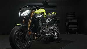 Triumph Street Triple 765 Moto2 Edition, 2022, Dark background, 4K wallpaper