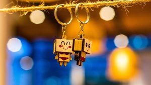 Hanging, Cute couple, Bokeh Background, 4K wallpaper